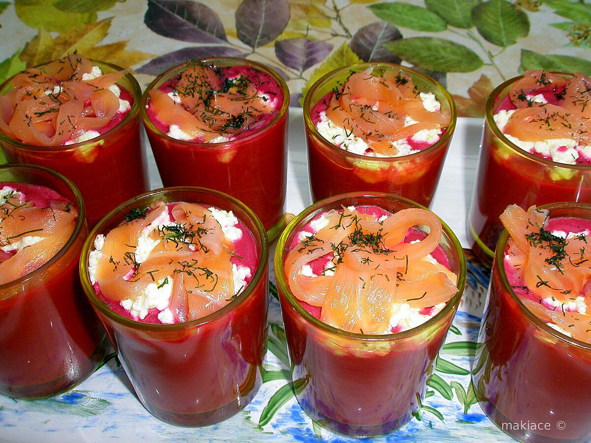 recette VERRINES de gaspacho de betteraves au saumon fumé et chèvre