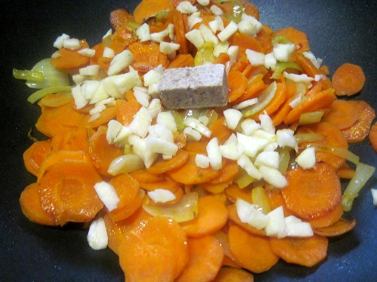 recette Saucisses de Toulouse sur un lit de carottes.