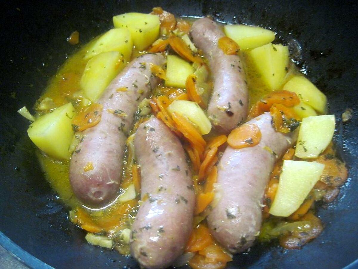 recette Saucisses de Toulouse sur un lit de carottes.