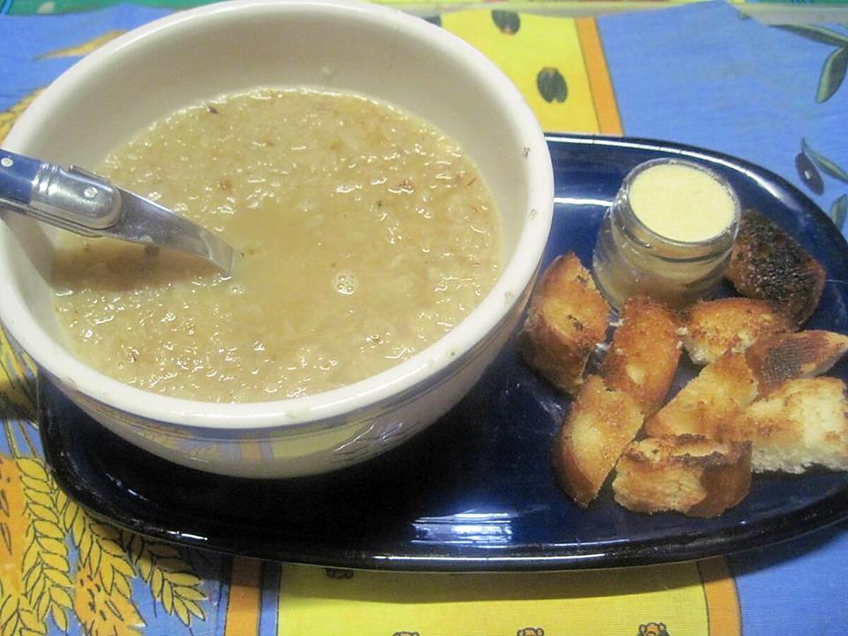 recette Soupe à l'oignon à la crème et Parmesan.