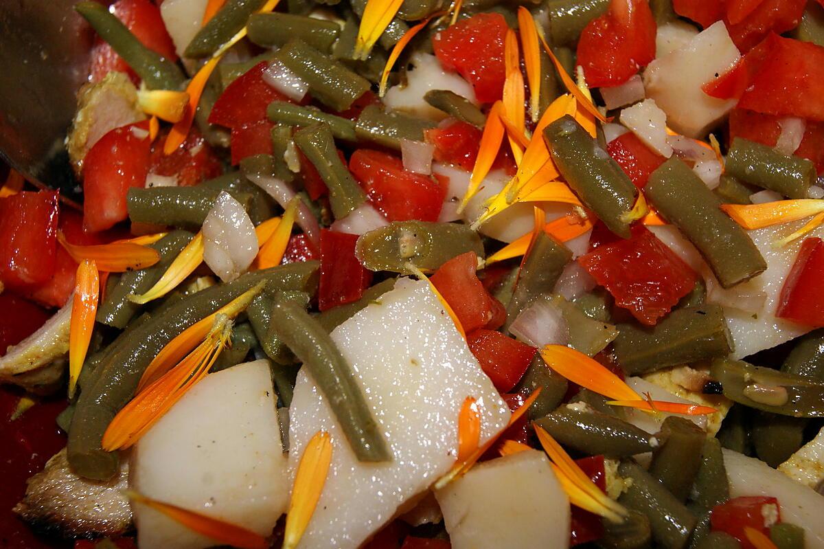 recette Haricots verts en salade aux pétales de soucis et oeufs sur le plat