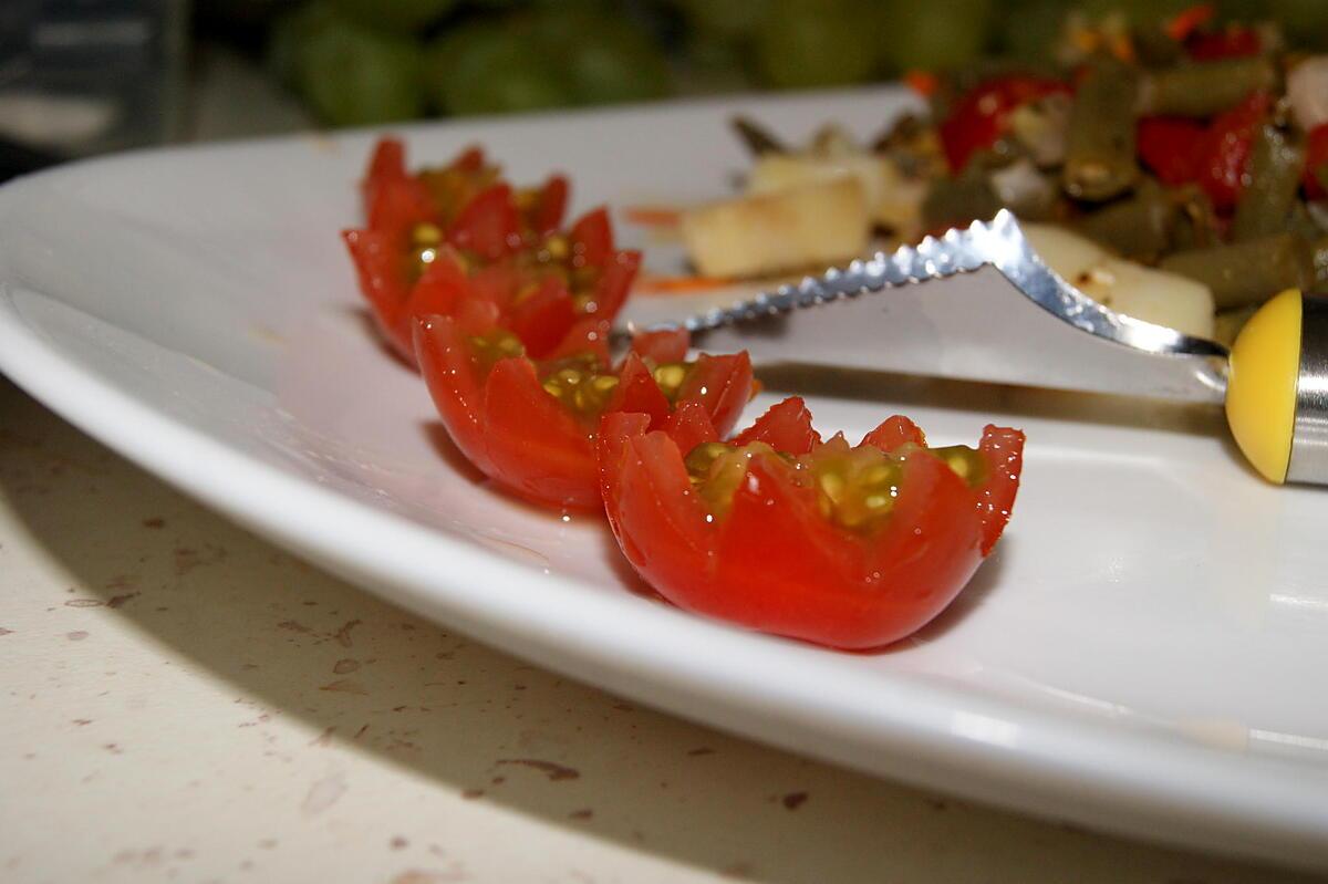 recette Haricots verts en salade aux pétales de soucis et oeufs sur le plat