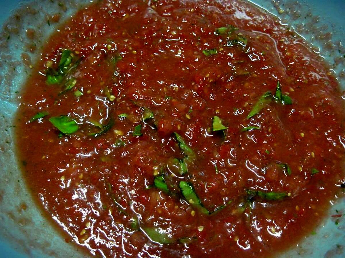 recette poulet en morceaux a la sauce tomates et basilic.