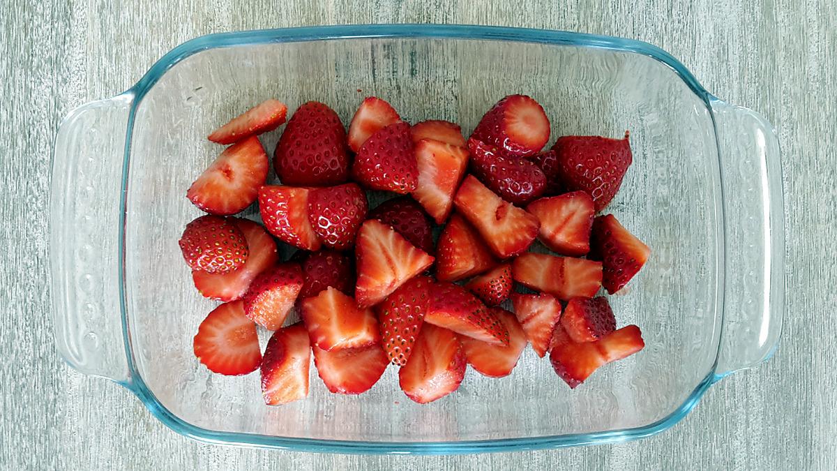 recette CRUMBLE FRAISES- PISTACHES ET CHOCOLAT BLANC