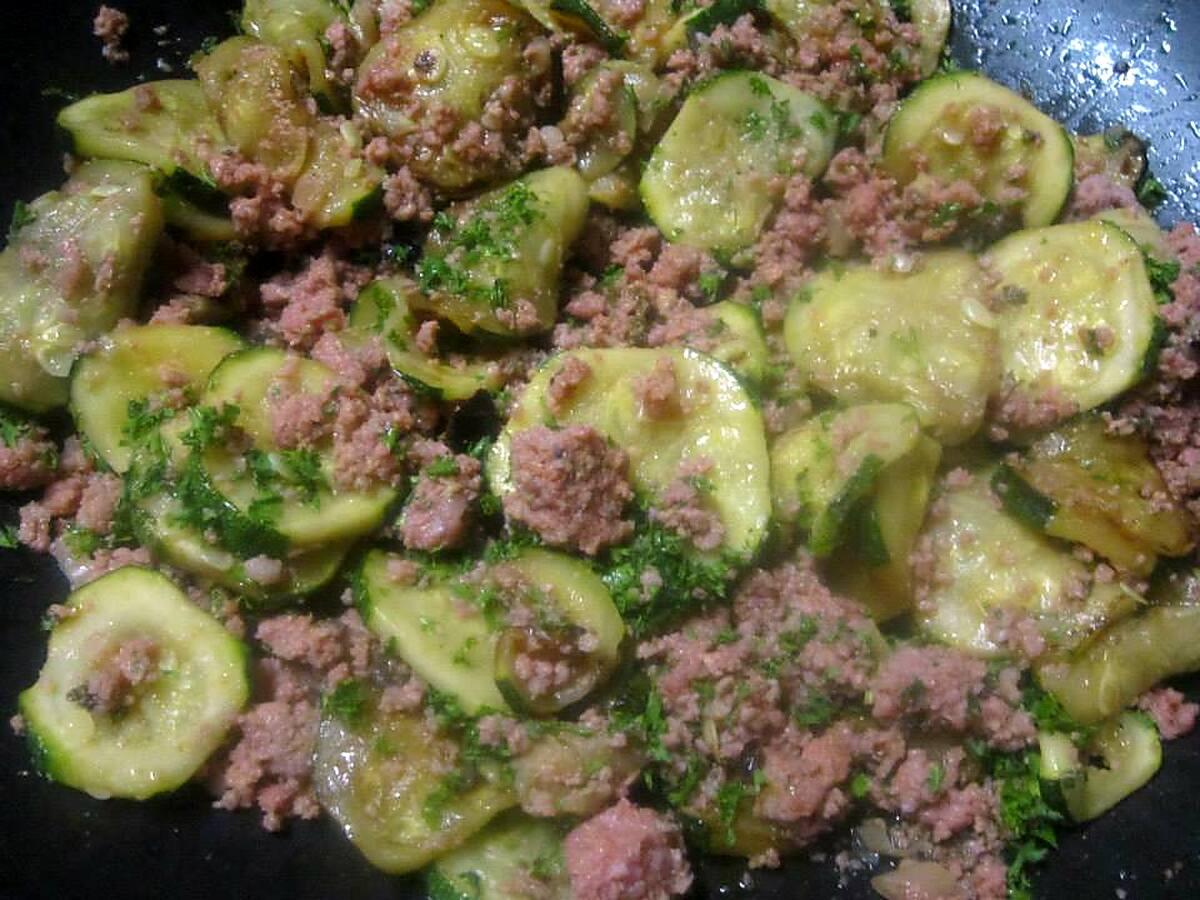 recette Sauté de rondelles de courgettes viandes hachée.