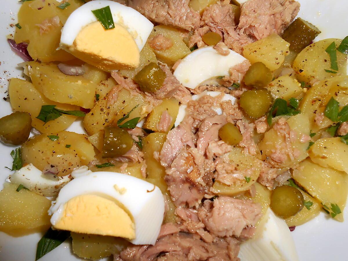 recette SALADE DE POMMES DE TERRE THON OEUF DUR ET CORNICHONS