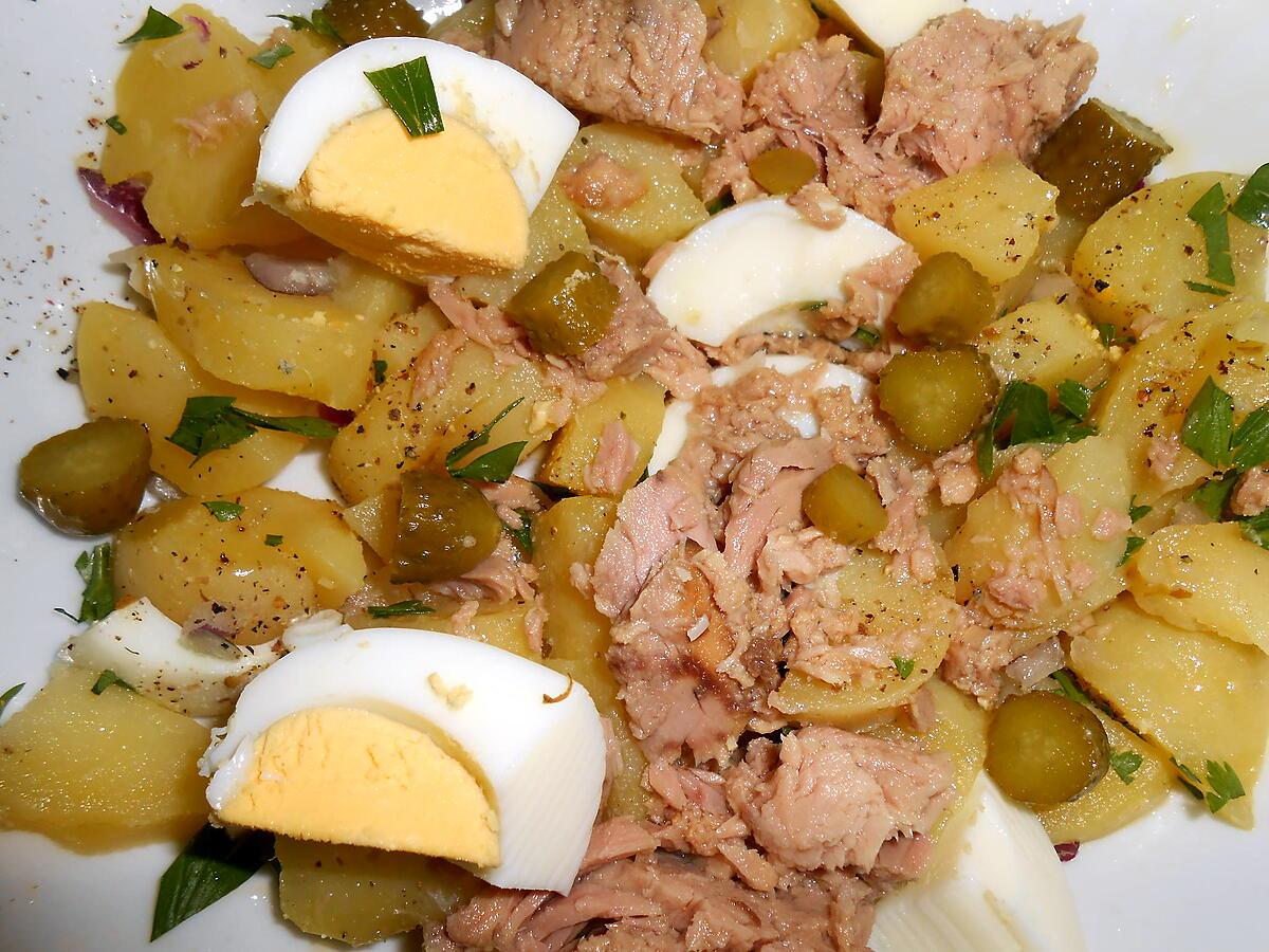 recette SALADE DE POMMES DE TERRE THON OEUF DUR ET CORNICHONS