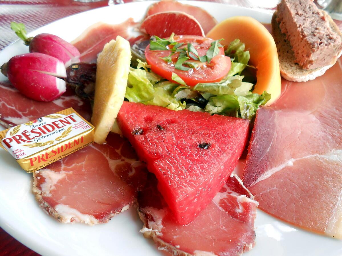 recette UNE PETITE ASSIETTE DE CHARCUTERIE CORSE SUCREE SALEE