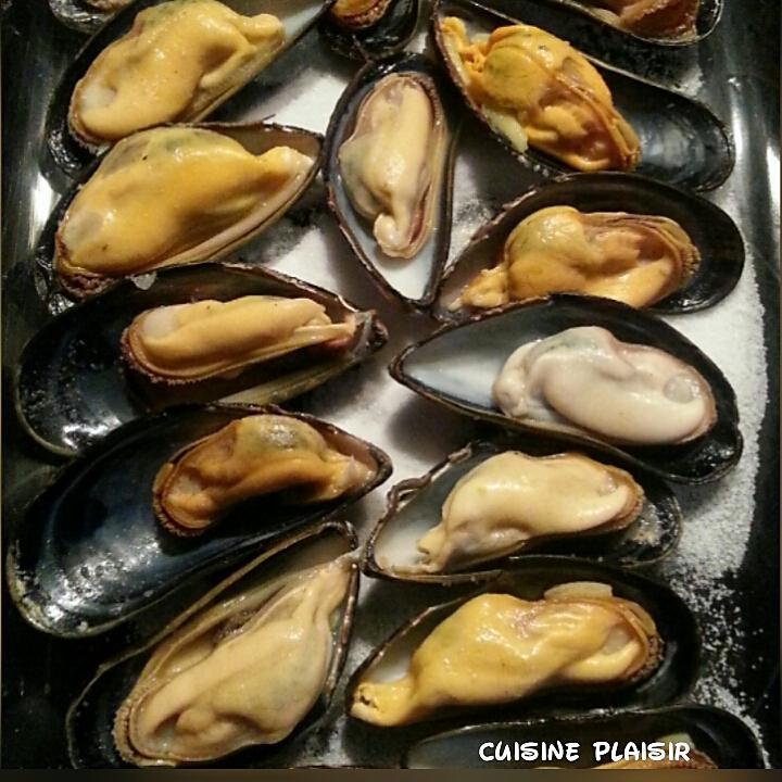 recette Moules farcies aux tomates, oignon et persil (mise en bouche)