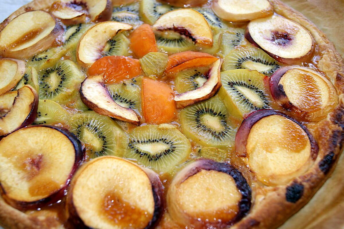 recette Tarte fine aux kiwis nectarines abricot et caramel beurre salé