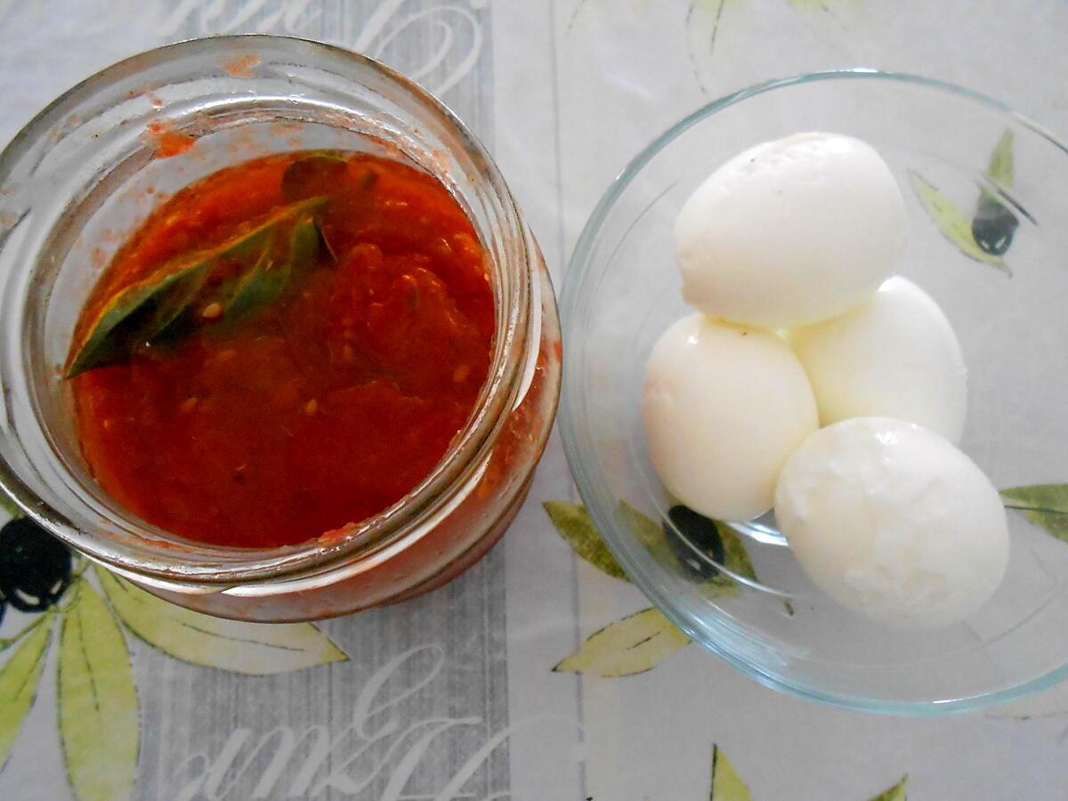 recette LE PETIT DINER DE CE SOIR : OEUFS DURS SAUCE TOMATES MAISON