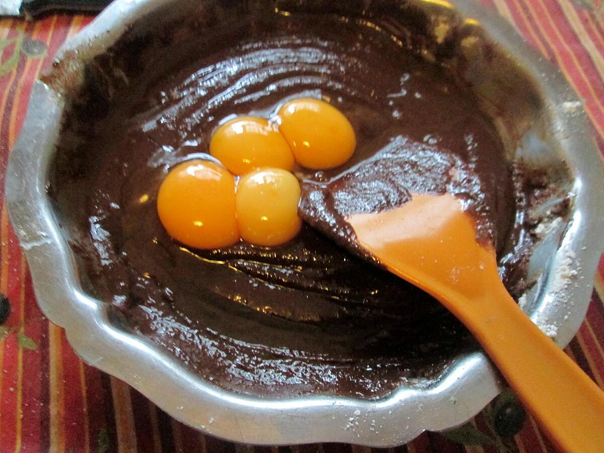 recette gateaux chocolat et noisettes noix caramélisées,  idée vue sur le net mais   plus le nom:!!!