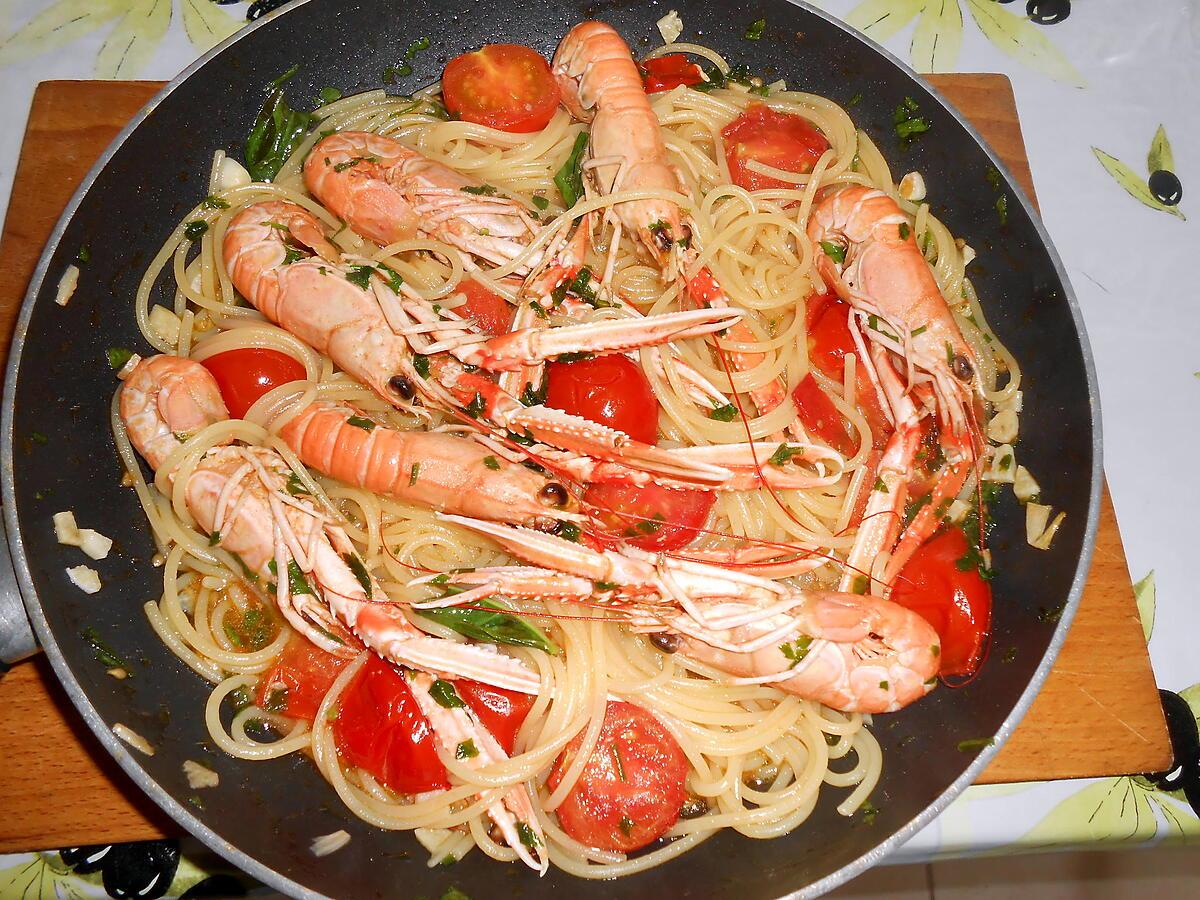 recette LANGOUSTINES ET SPAGHETTI AUX PETITES TOMATES GRAPPES