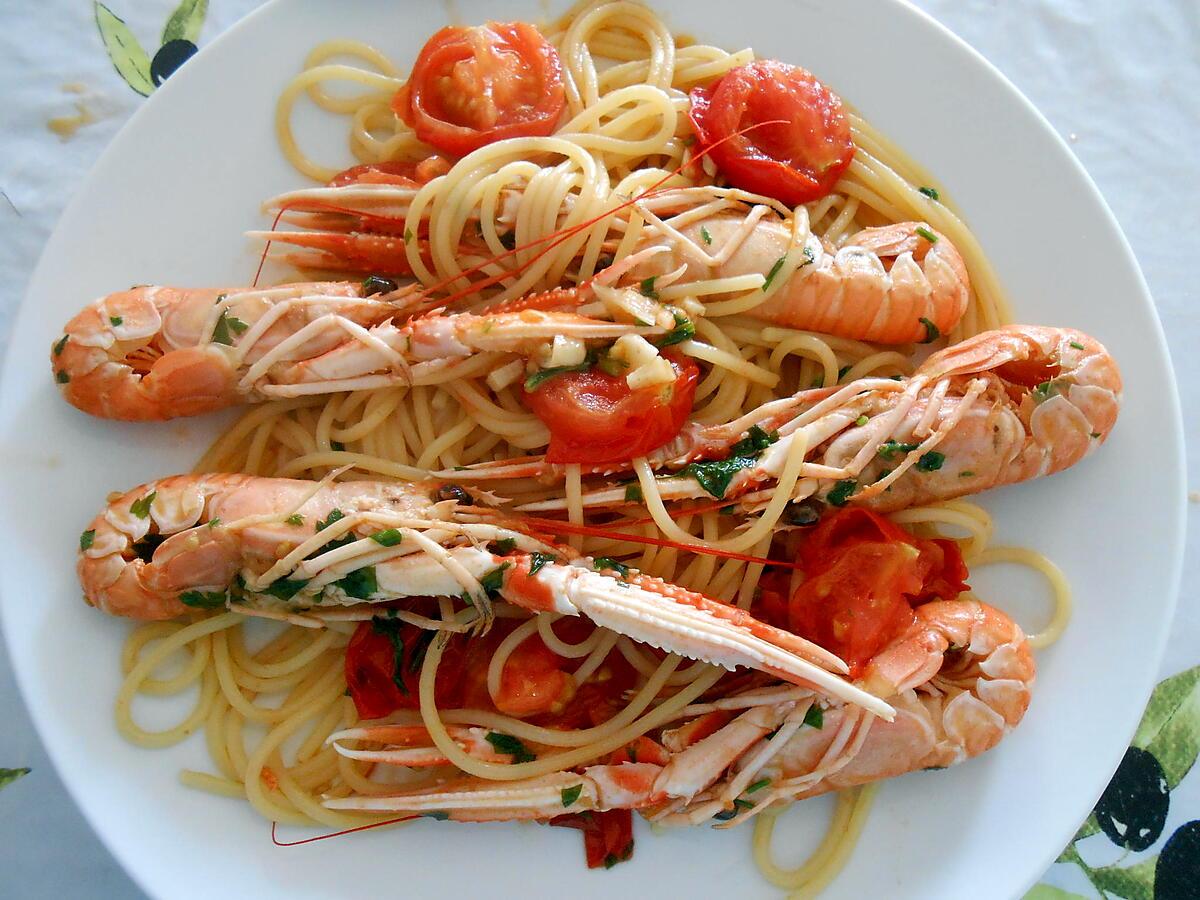 recette LANGOUSTINES ET SPAGHETTI AUX PETITES TOMATES GRAPPES