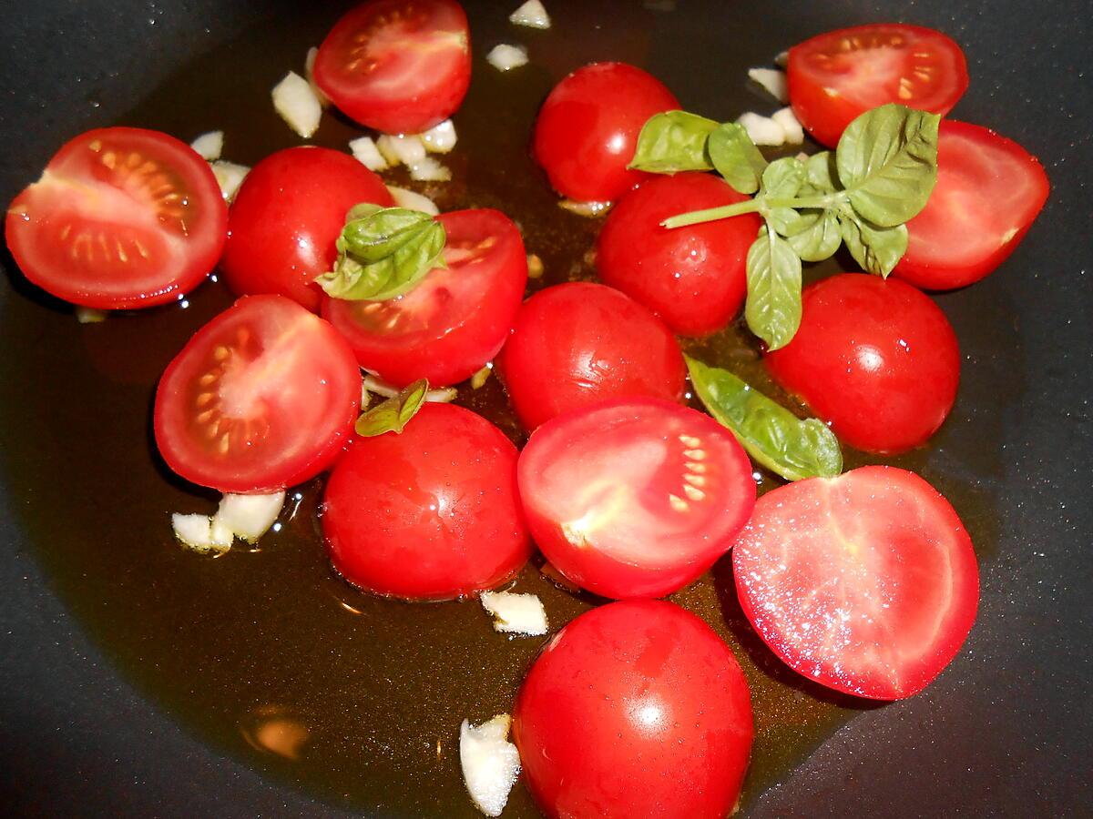 recette TOUT SIMPLE CE SOIR : OEUFS AU PLAT TOMATES GRAPPE