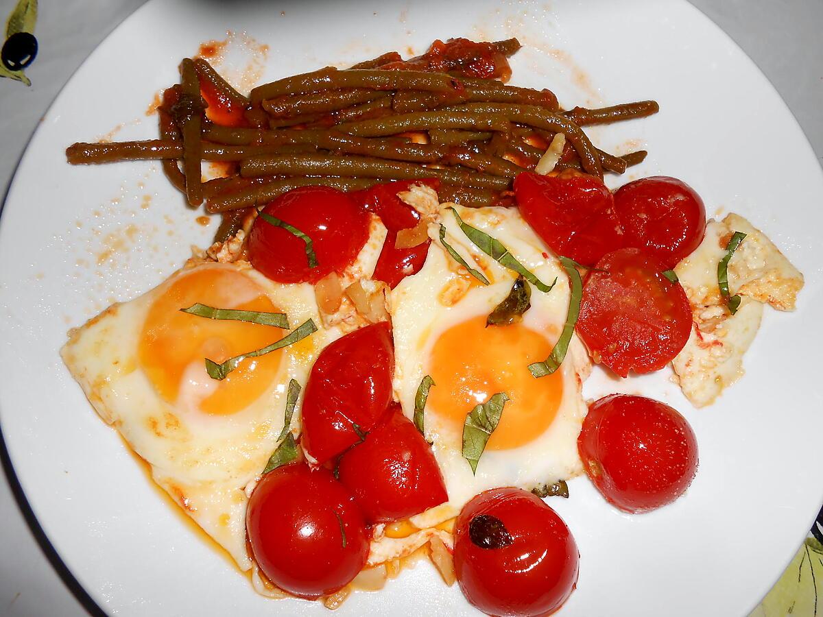 recette TOUT SIMPLE CE SOIR : OEUFS AU PLAT TOMATES GRAPPE