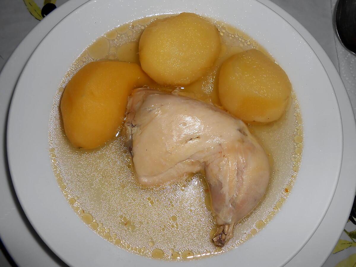 recette POULET AU BOUILLON DE LEGUMES FRAIS ET POMMES DE TERRE