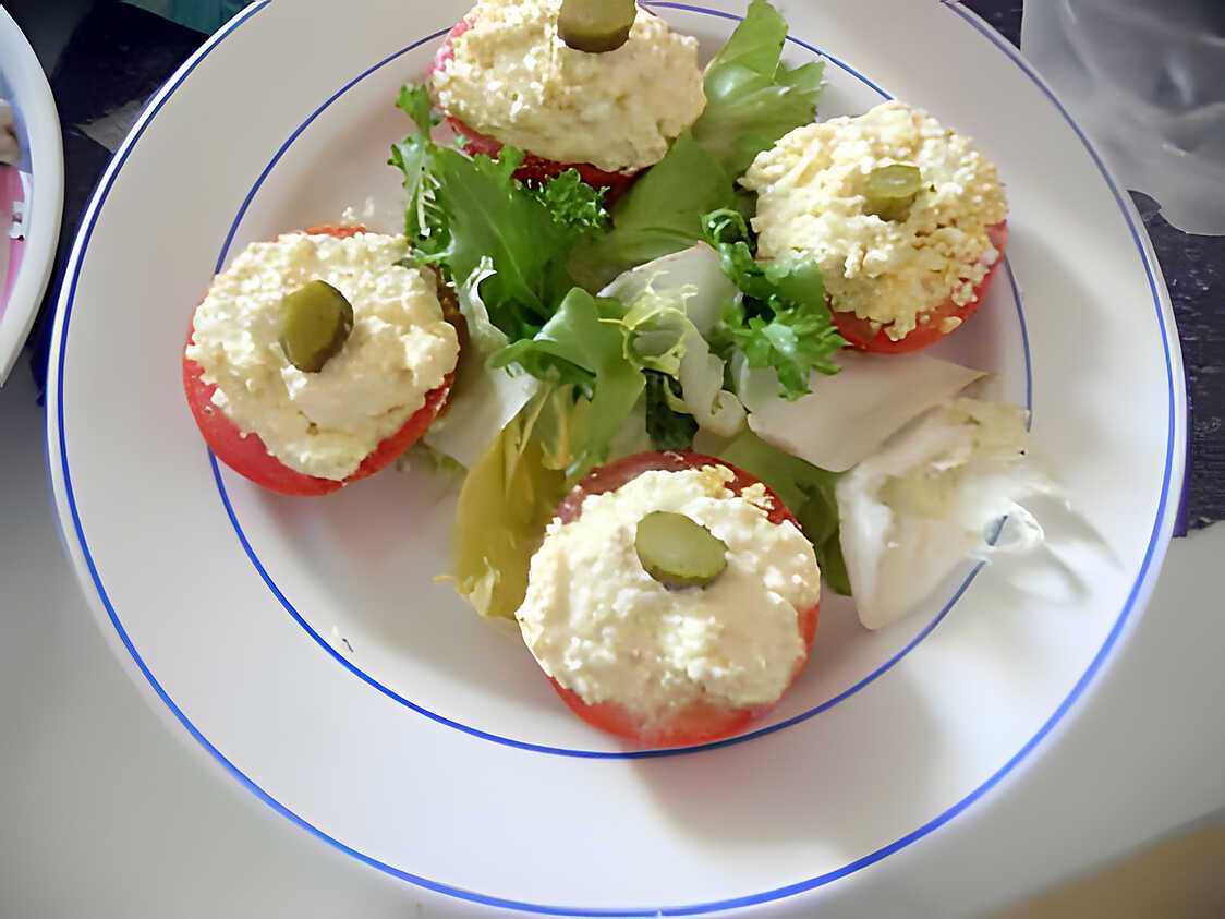 Tomates farcie a l'oeuf