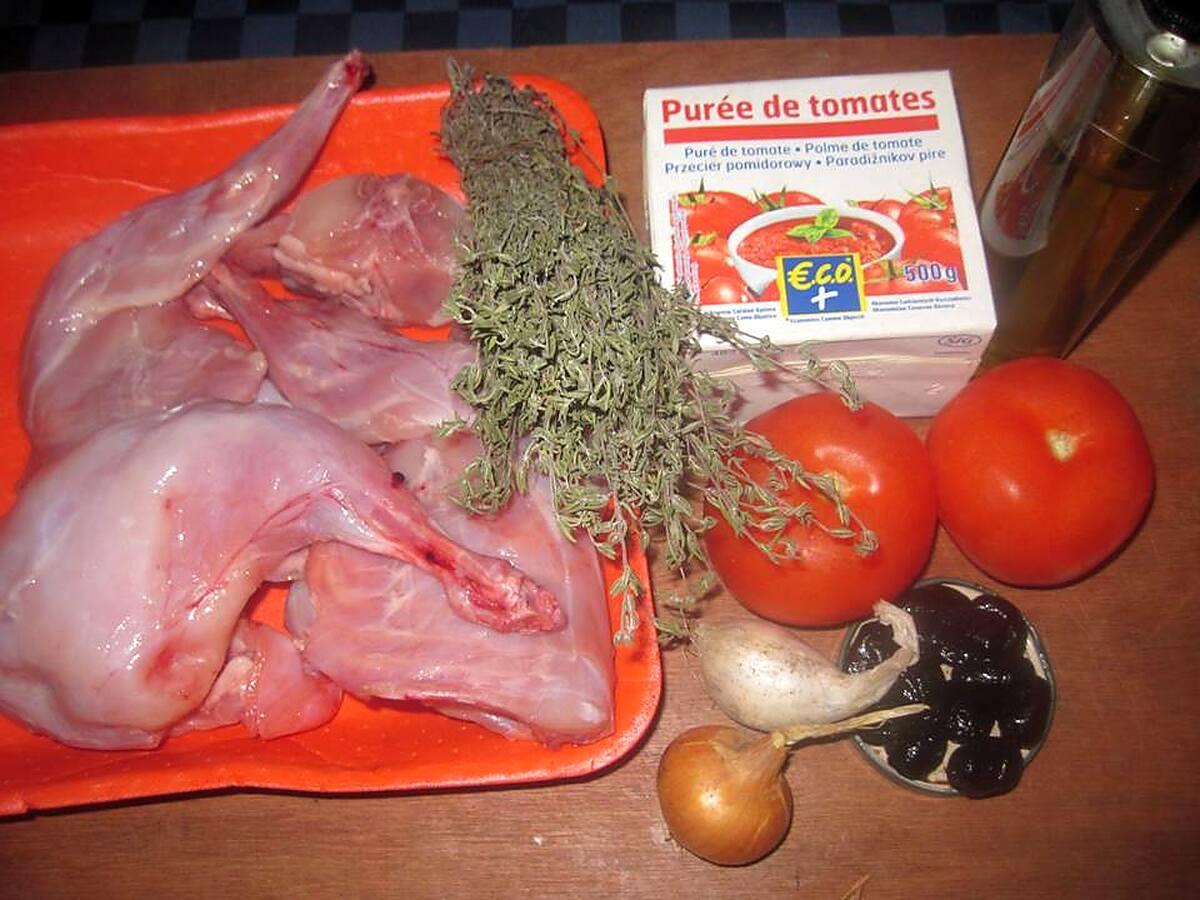 recette Lapin à la sauce tomates et aux olives noires.