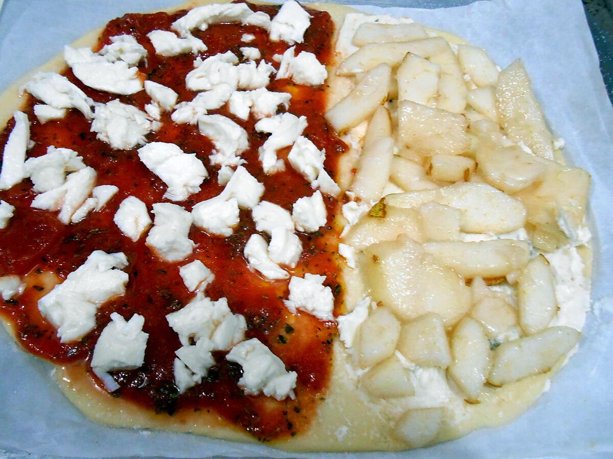 recette PIZZA DUO : MASCARPONE GORGONZOLA POIRE SAUMON/TOMATE MOZZA CHIFFONNADE DE JAMBON D'AOSTE