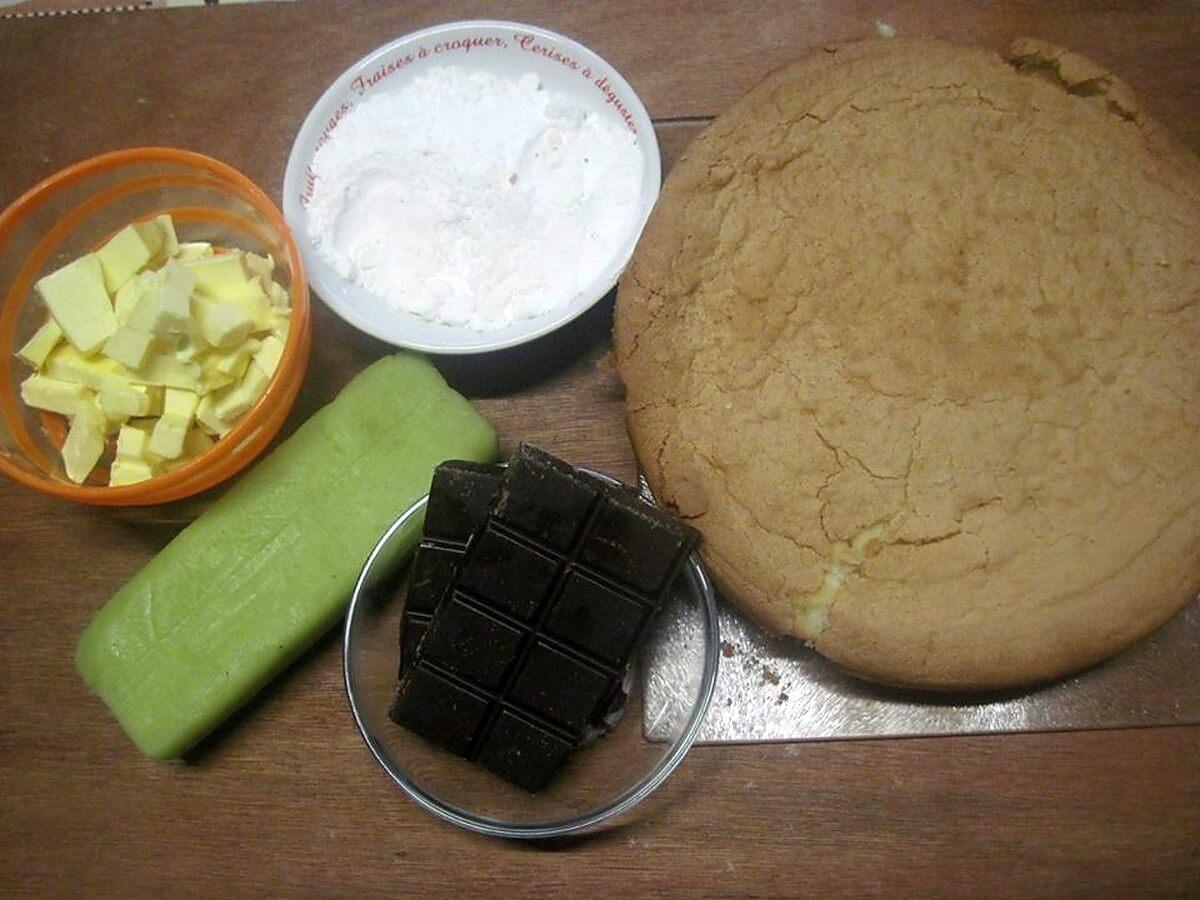 recette Gâteau fourré à la crème au beurre chocolaté.
