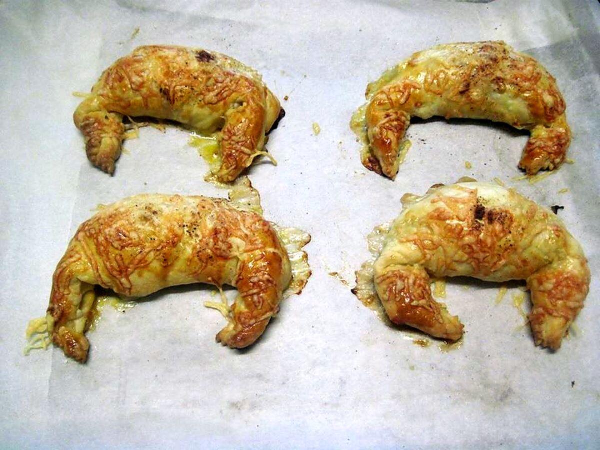 recette Croissants au jambon et olives noires.