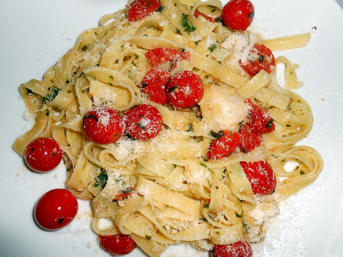 recette TAGLIATELLE AUX TOMATES CERISES AIL ET PERSIL