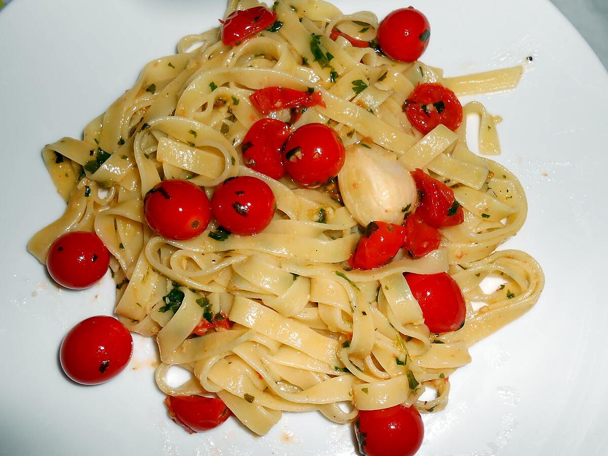 recette TAGLIATELLE AUX TOMATES CERISES AIL ET PERSIL