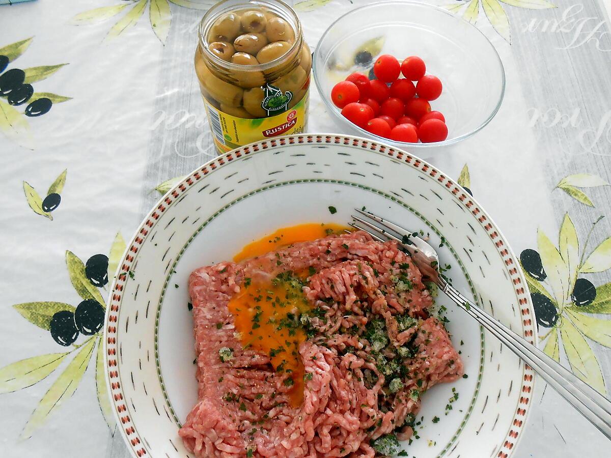 recette BOULETTES DE VEAU FARCIES TOMATES CERISES ET OLIVES