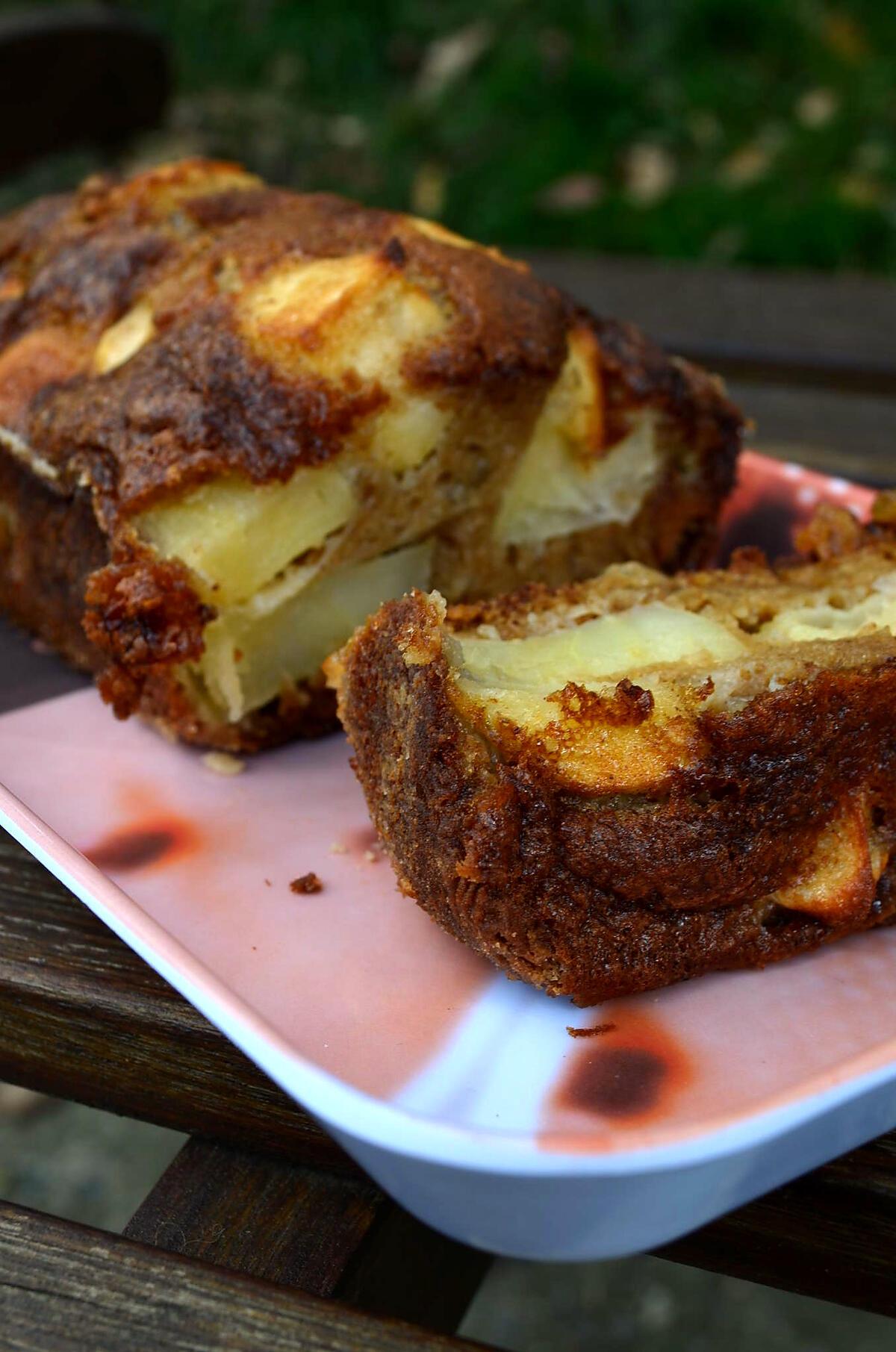 recette CAKE AUX POMMES ET RAISINS SECS CANNELLE