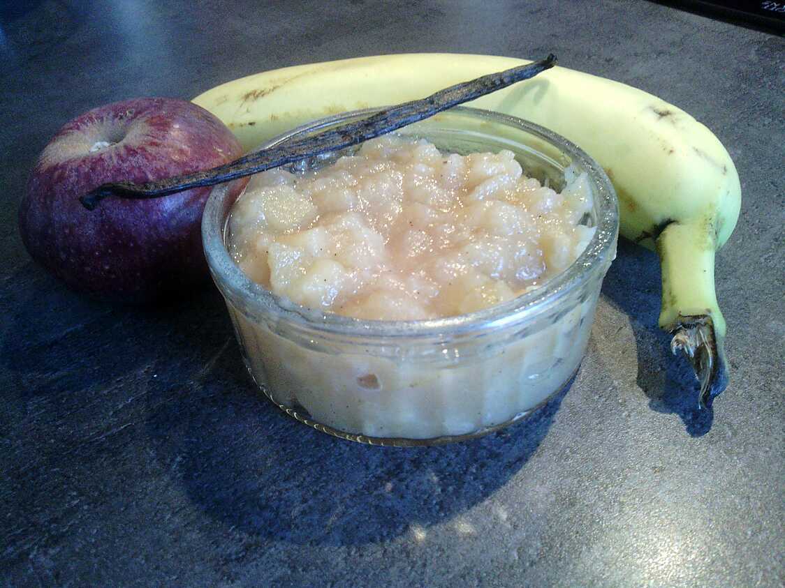 Recette de Compote pommes, bananes et vanille