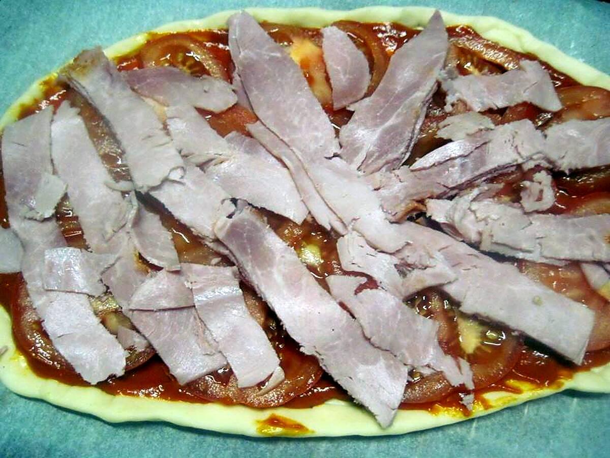 recette Pizza au jambon.champignons. emmental.