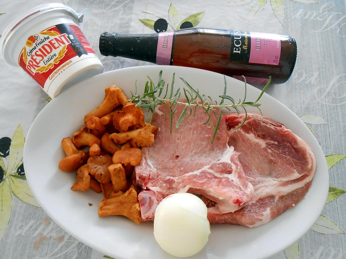 recette COTES DE PORC AU CIDRE ET AUX GIROLLES