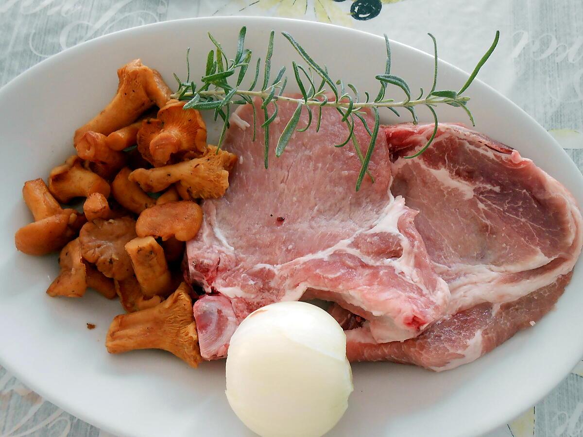 recette COTES DE PORC AU CIDRE ET AUX GIROLLES