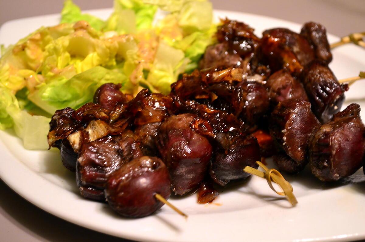 recette BROCHETTES DE GESIERS DE CANARD et COMPOTEE D'OIGNONS