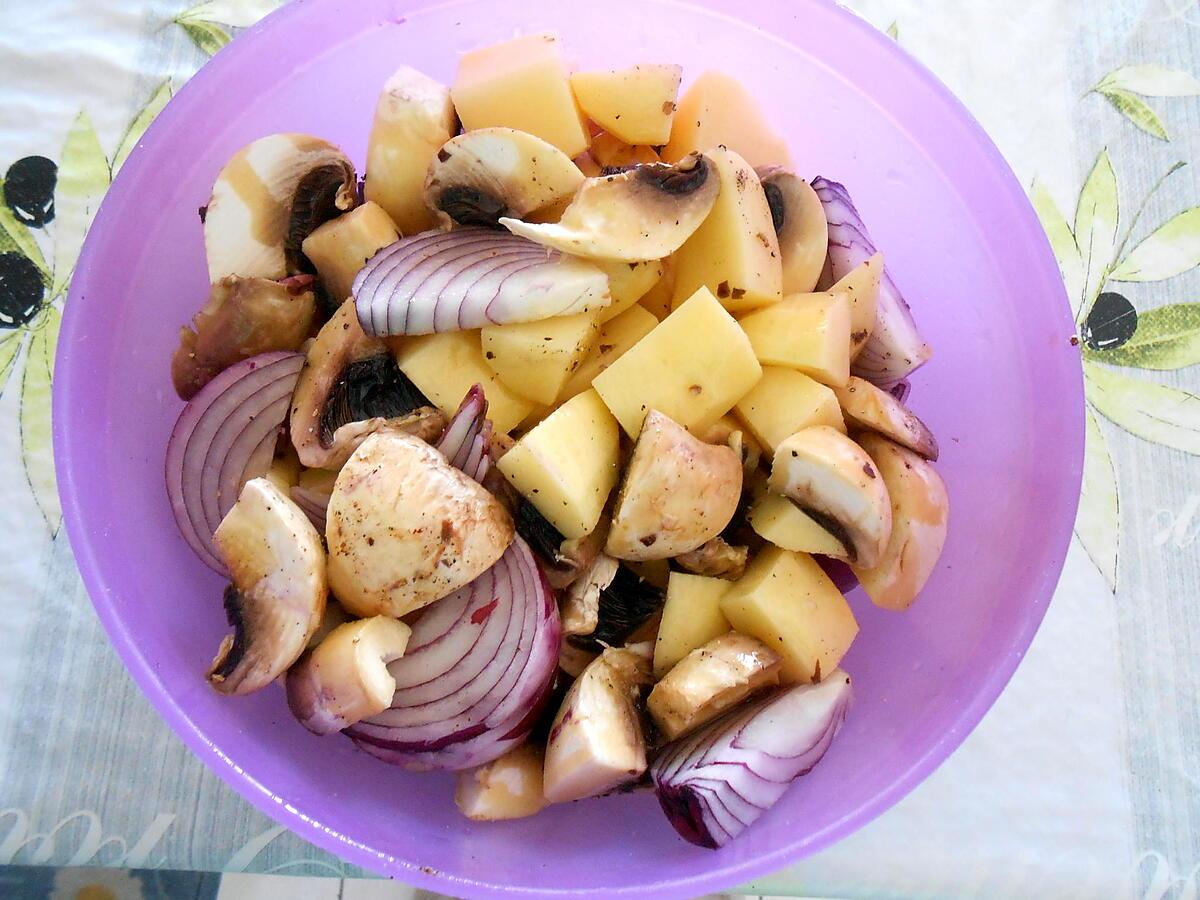 recette POMMES DE  TERRE CHAMPIGNONS ET OIGNONS ROTIS AU FOUR