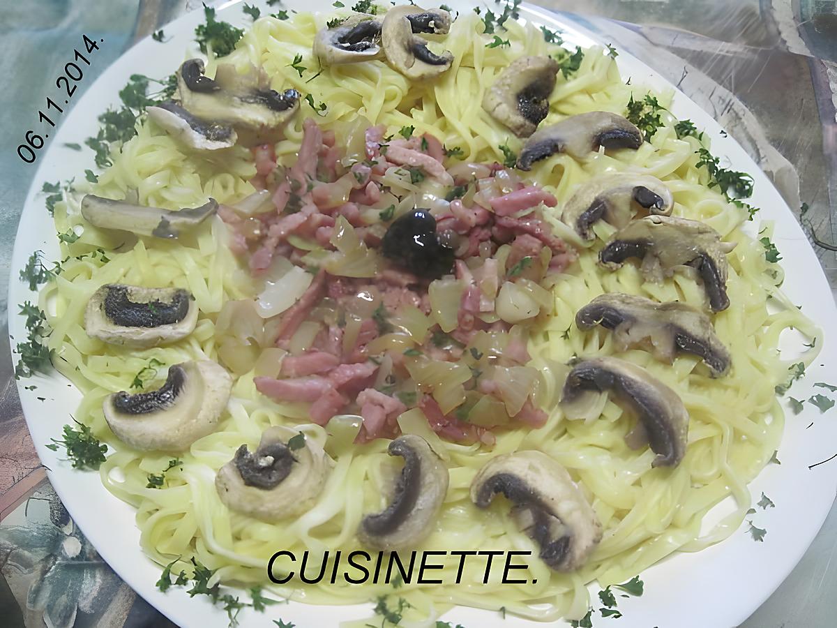 recette Pâtes Fettuccini aux champignons et allumettes fumées.