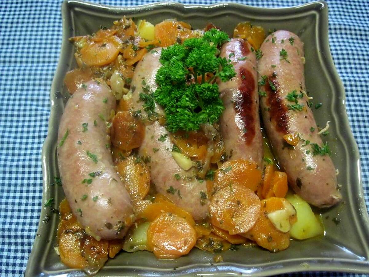 recette Saucisses de Toulouse sur un lit de carottes.
