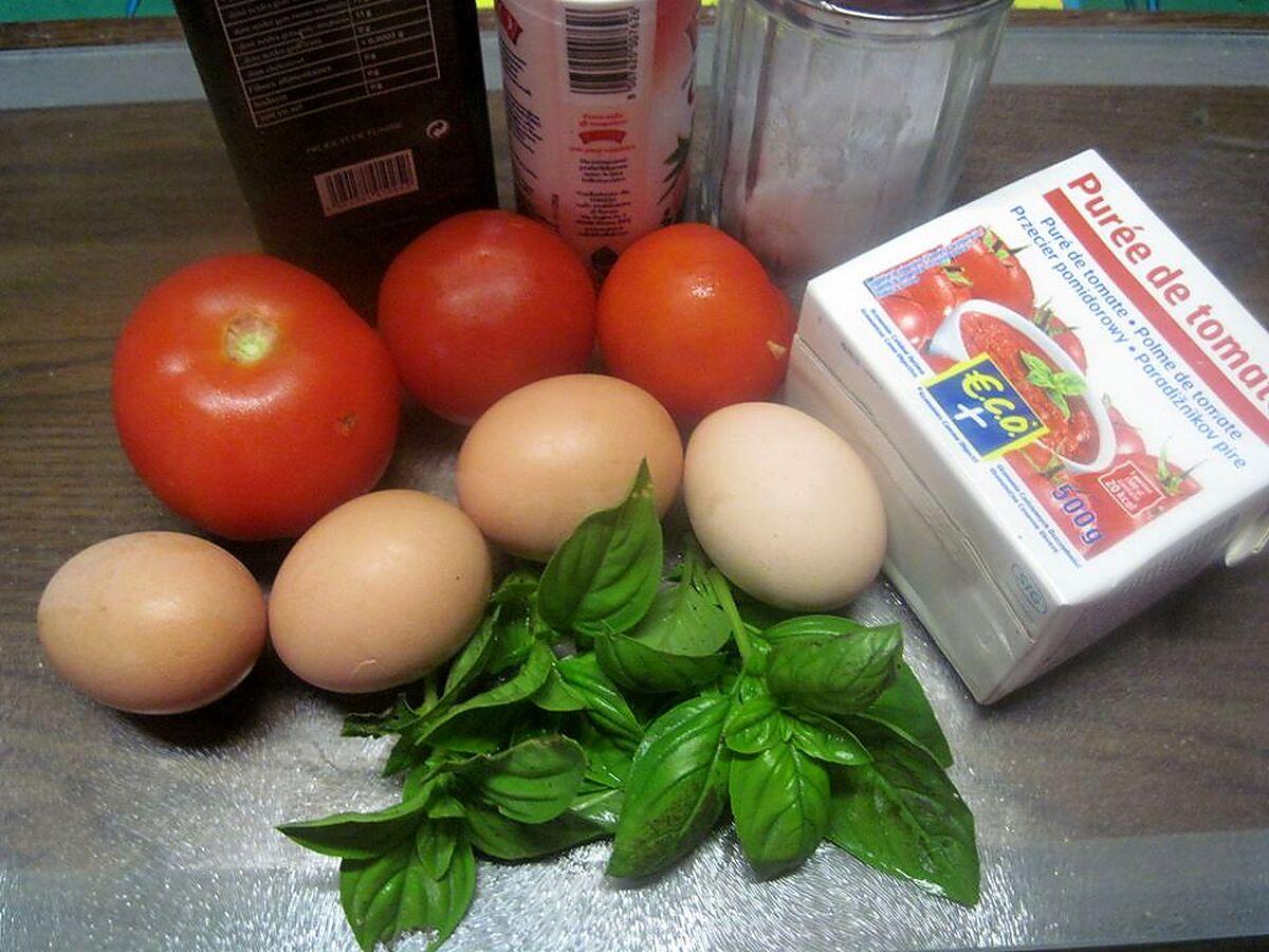 recette Oeufs durs à la sauce tomates/ basilic.