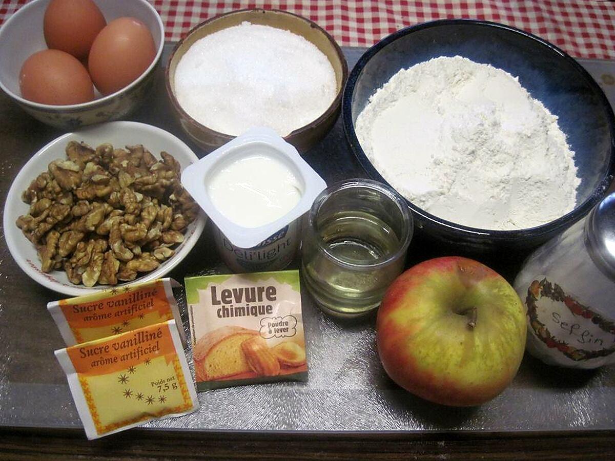 recette Gâteau yaourt aux noix et pomme.