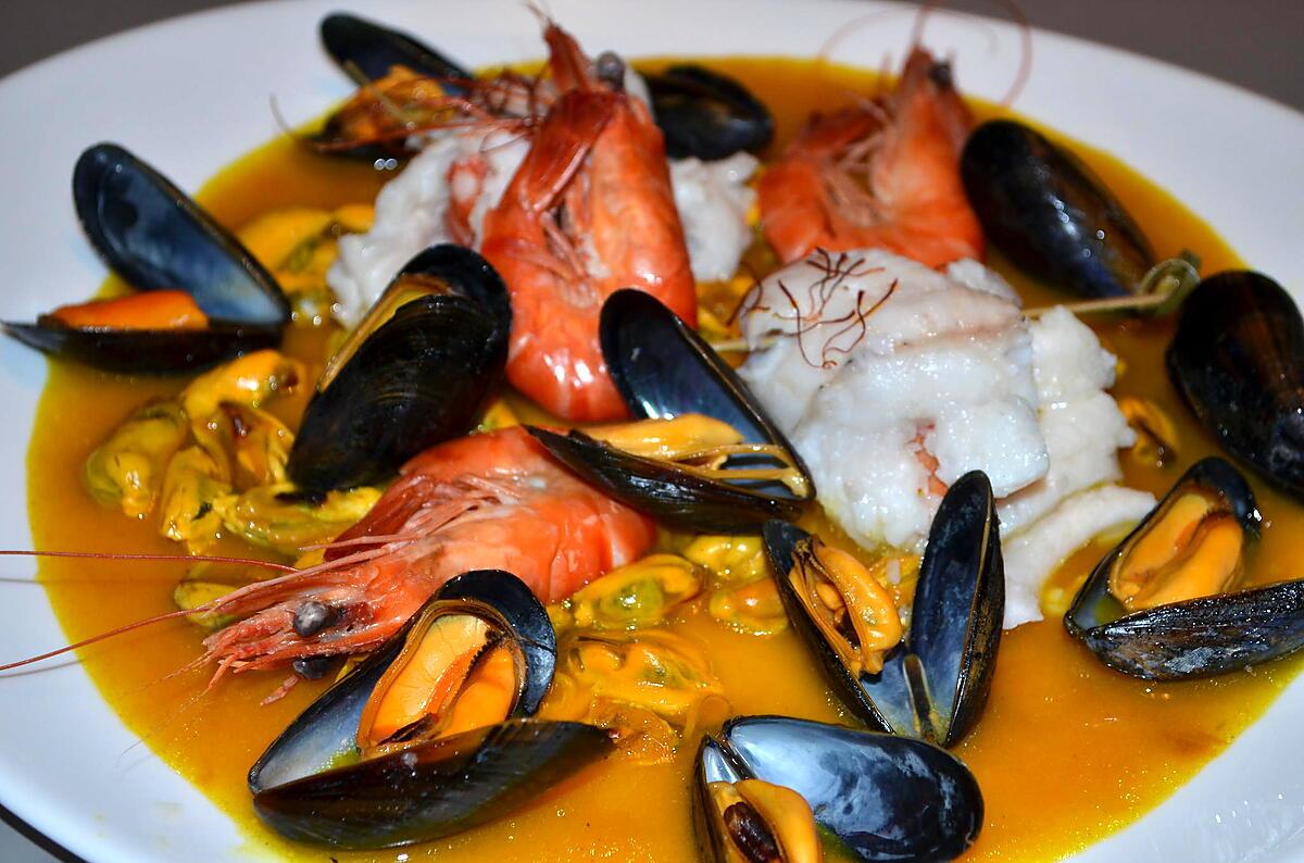 recette ROULES DE FILET DE SABRE ET NAGE DE MOULES SAFRANNEE