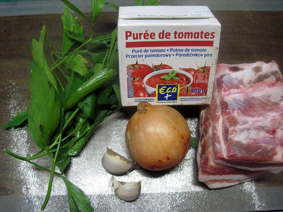 recette Travers de porc a oignon en sauce tomates et céleris.