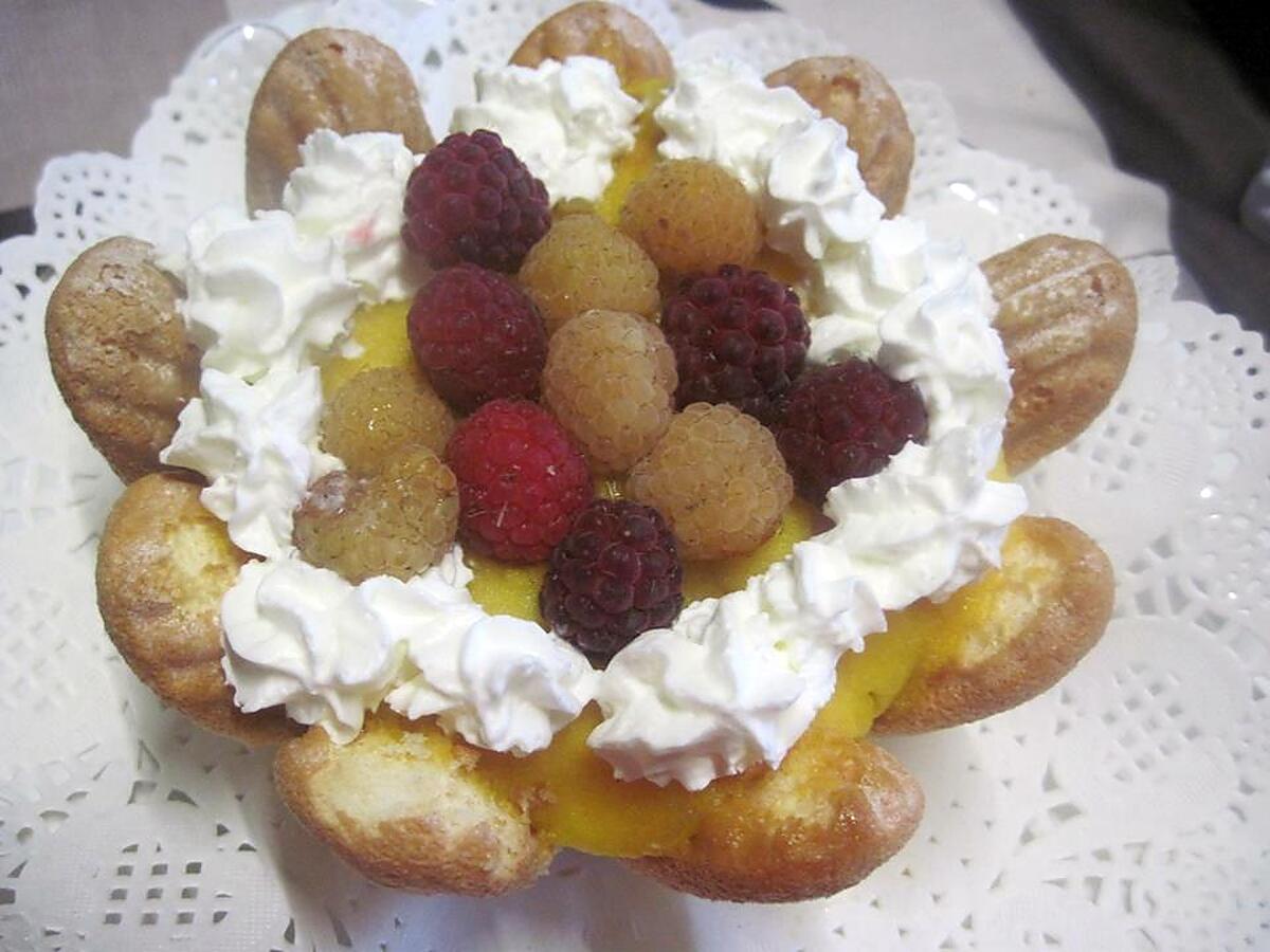 recette Charlotte aux fruits. crème chantilly.