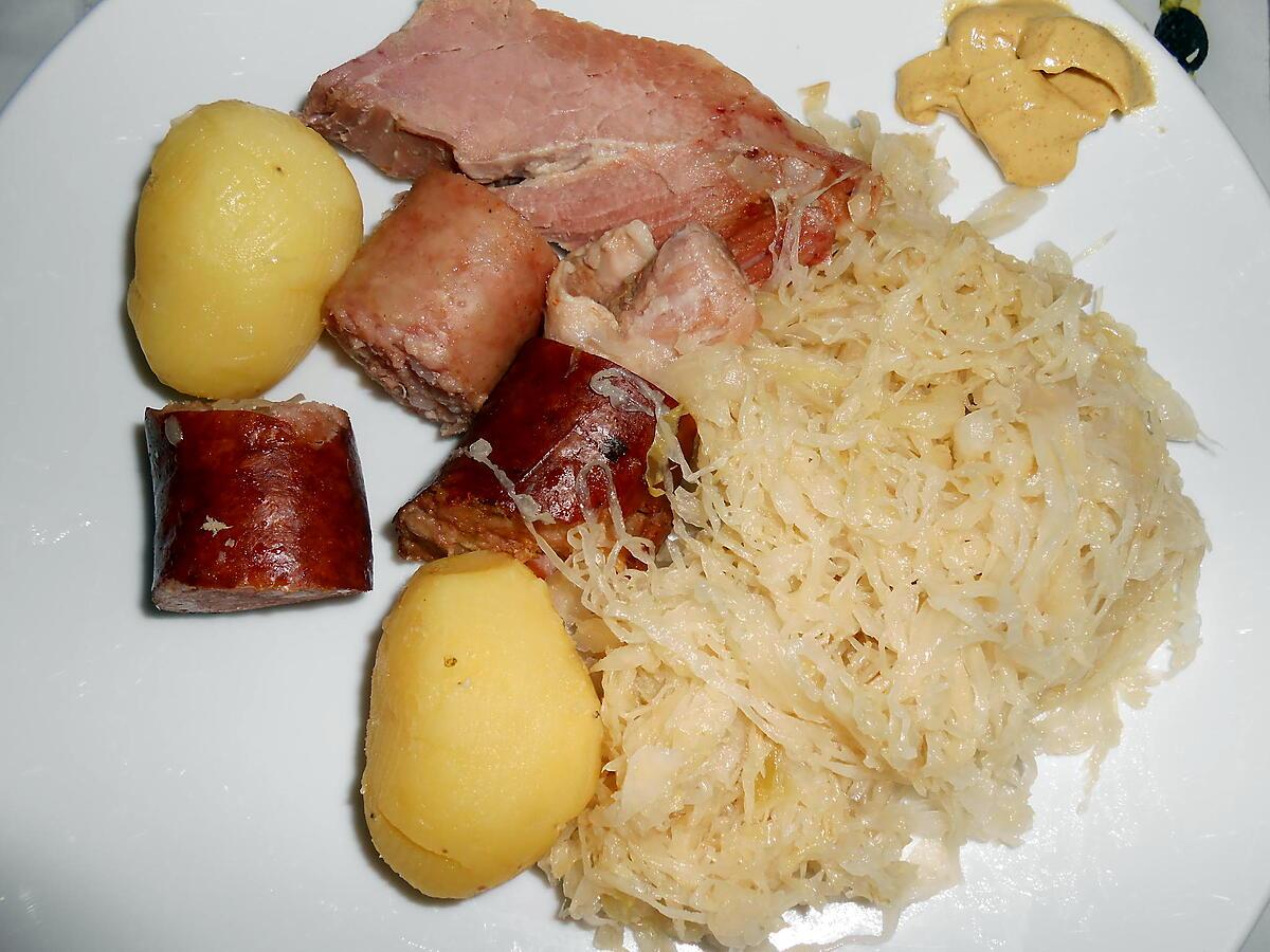 recette CHOUCROUTE ET RESTE DE VIANDE DE LA POTEE