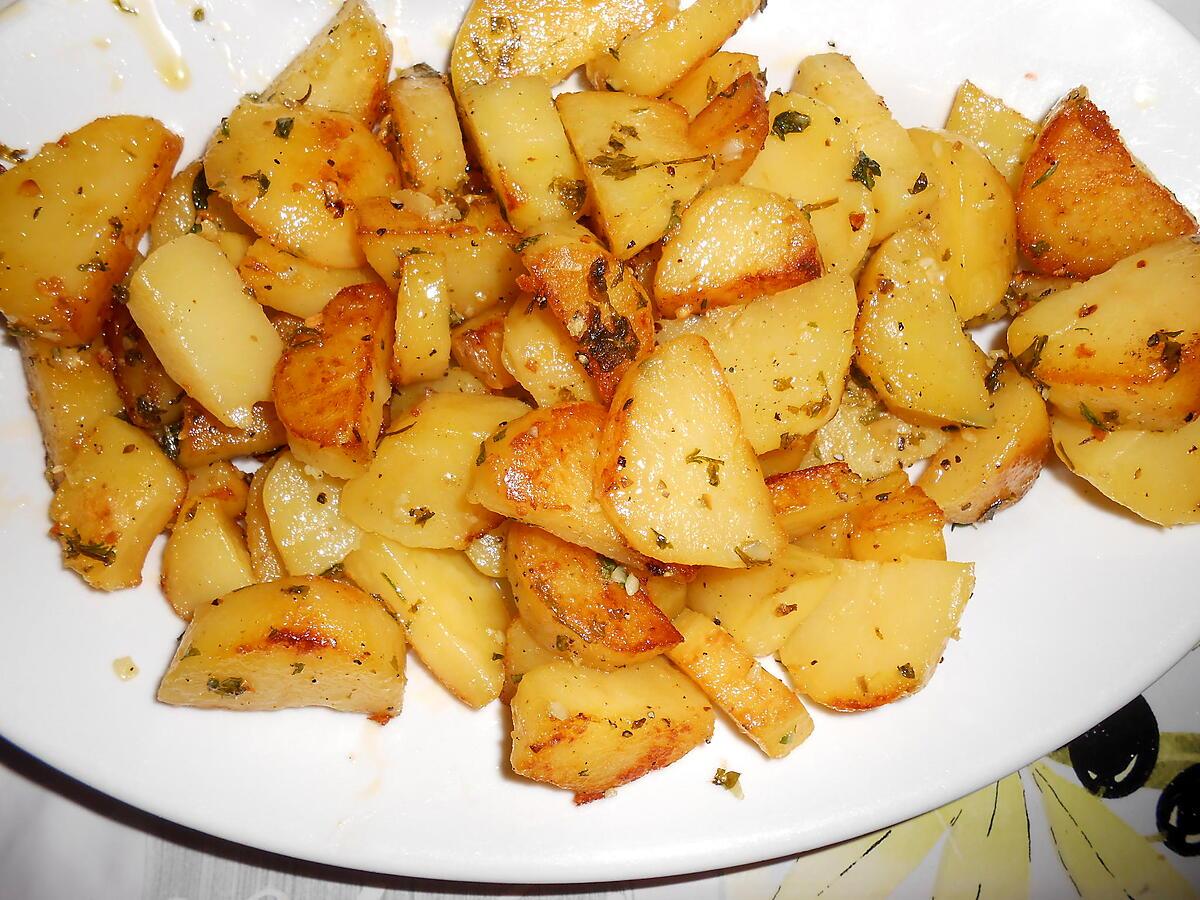 recette POMMES DE TERRE SAUTEES A L'AIL PERSIL ET THYM