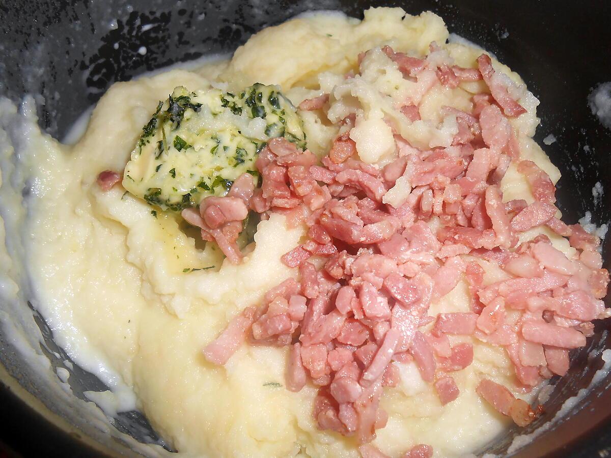 recette PUREE AU BEURRE PERSILLE ET LARDONS