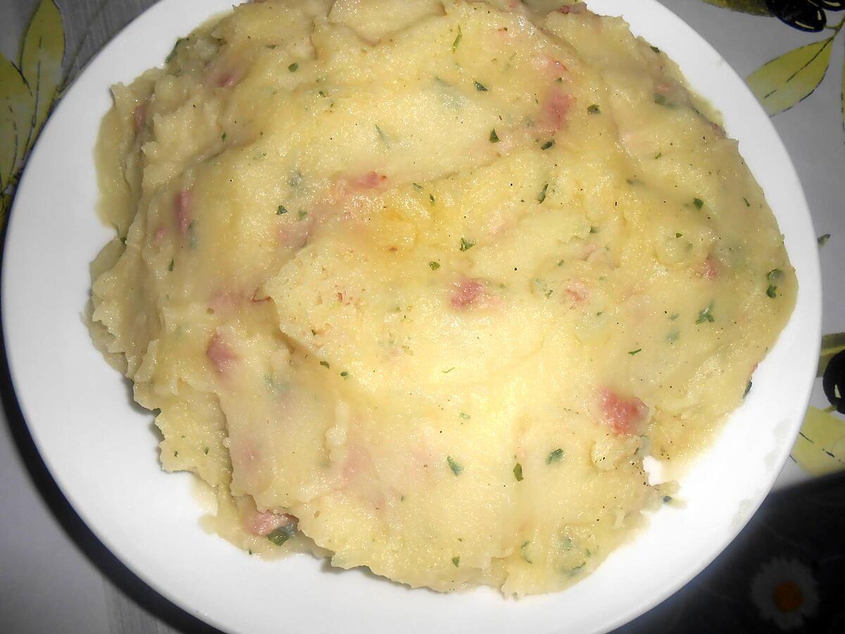 recette PUREE AU BEURRE PERSILLE ET LARDONS