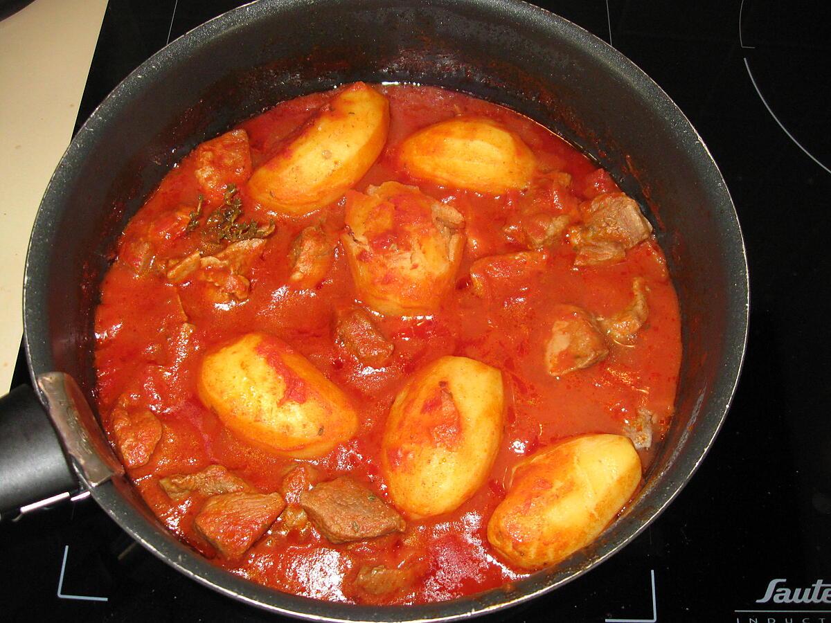 recette Sauté de porc, sauce tomate et pommes de terre