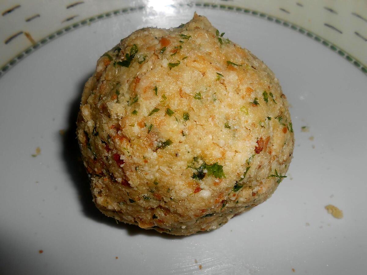 recette POLPETTINE DI PANE IN BRODO (petites boulettes de pain au bouillon)