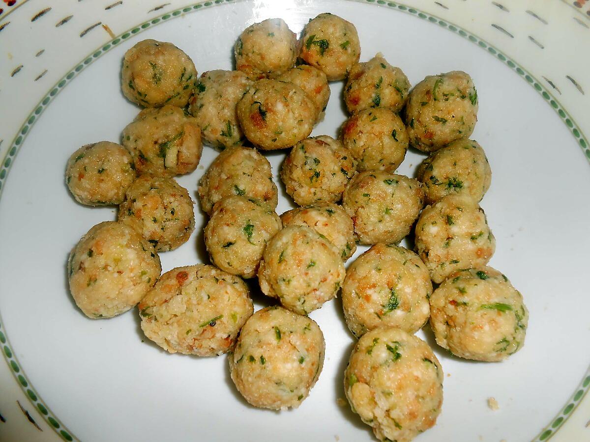 recette POLPETTINE DI PANE IN BRODO (petites boulettes de pain au bouillon)